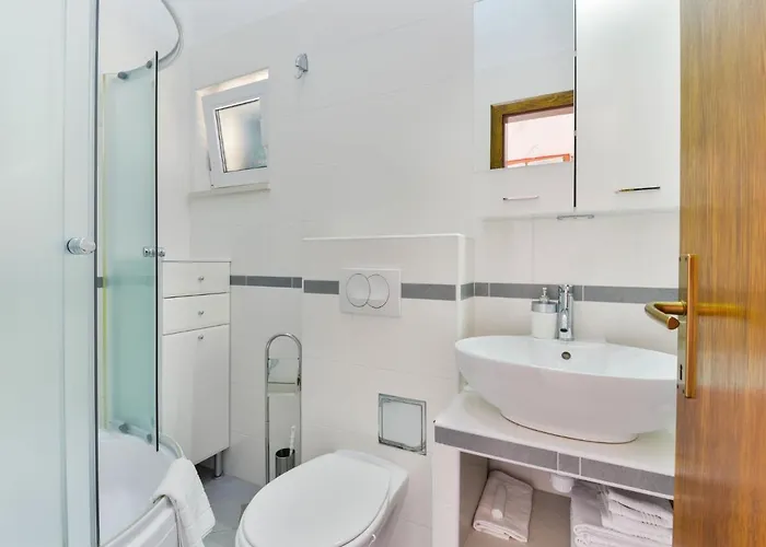 Apartment Villa Andjelka-7 By Interhome